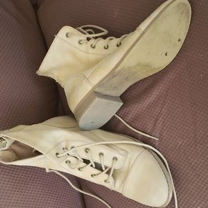 G BY Guess boots 8.5 beige